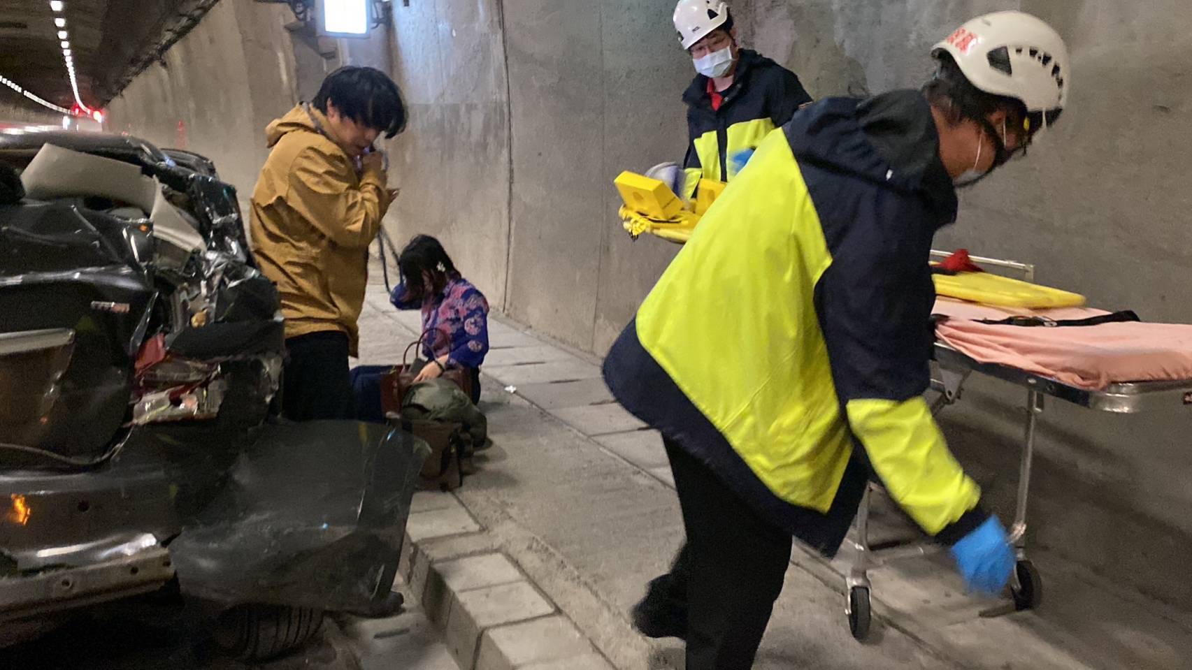 蘇澳東澳隧道重大車禍 2大貨車與1輛小客車追撞3人重傷【影音新聞】 | 葛瑪蘭新聞網