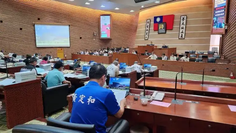 宜蘭轉運站廊道未銜接．旅客淋雨；警察局未落實查訪性侵案件