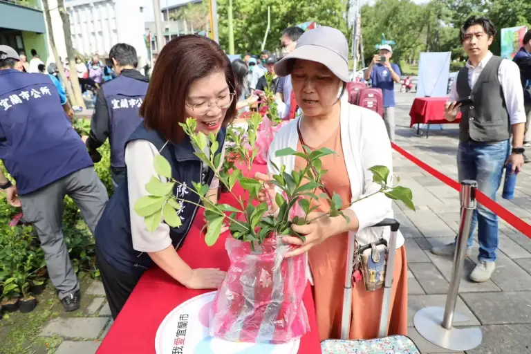 宜蘭市植樹月盛況～1800株苗木兌換一空．綠美化績優社區獲表揚【影音直播】