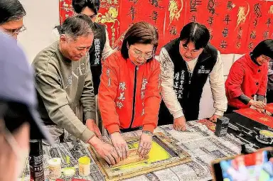 宜蘭市新春揮毫登場～書香、市集、公益一次到位