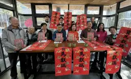 懷念國寶彩繪大師曾水源～鄂王社區推出「八駿」馬年年畫