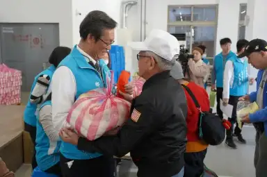 公私攜手傳溫情．礁溪送愛迎新春