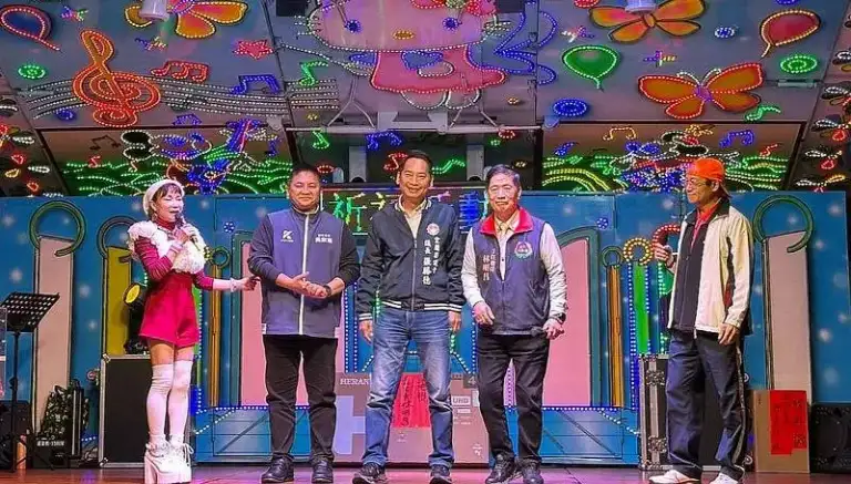宜市五穀廟鞭春牛晚會～藍營初選後首度同台．張勝德表態力挺吳宗憲