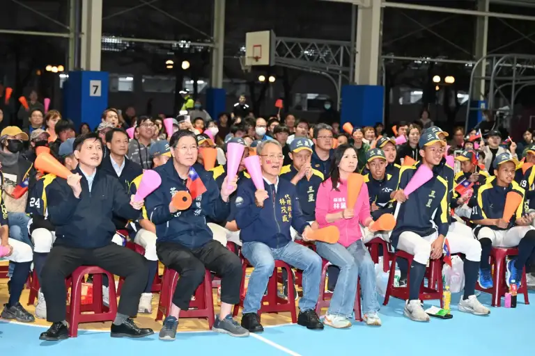 宜蘭運動公園直播台日經典賽～代理縣長林茂盛與民眾同場應援