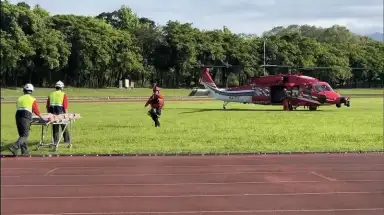 登山遇落石重傷受困山區～宜蘭消防申請直升機吊掛送醫【影音新聞】