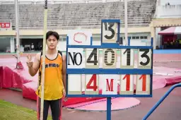 破紀錄-2～許哲輔撐竿跳高勇破大會紀錄，復興國中再寫紀錄新頁