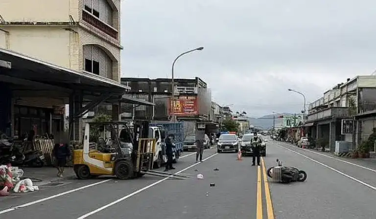 蘇澳堆高機與機車相撞～警方開罰究原因