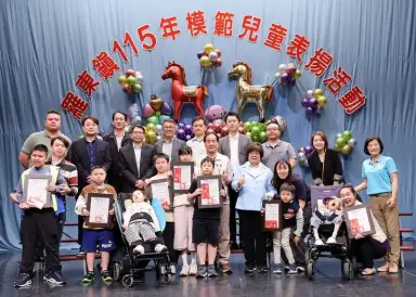 羅東鎮表揚265位模範兒童～贈全鎮學童圖書禮券賀佳節