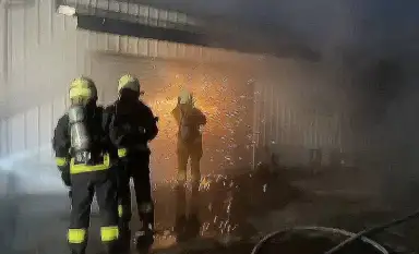 宜縣五結鐵皮屋儲物間竄火．木材助燃火勢迅速控制