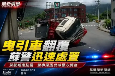 曳引車轉彎翻覆～蘇澳警迅速到場處置【影音新聞】