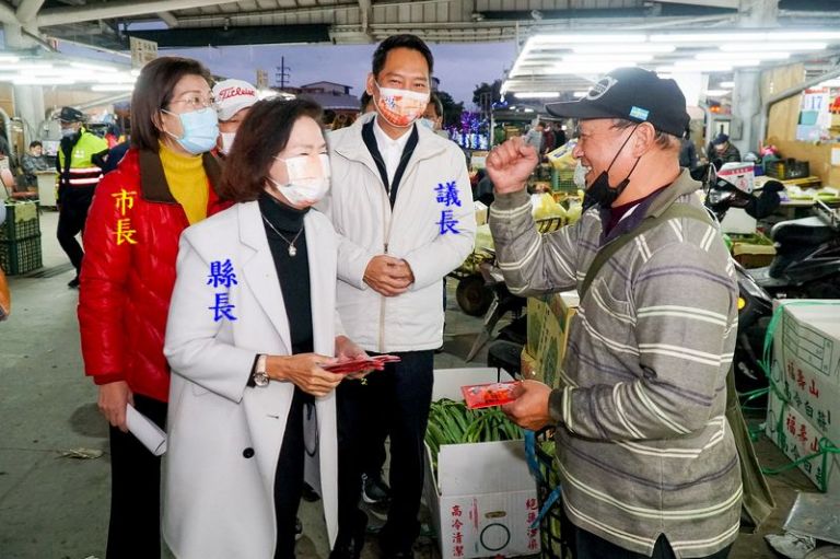 縣長巡視果菜市場．釋迦鳳梨將會便宜【直播連結】