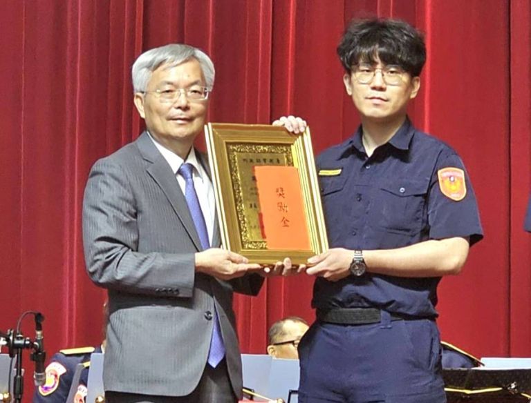 堪稱蘭陽打詐守護神 鄭名宏所長攔詐逾四千萬元榮獲警政署表揚