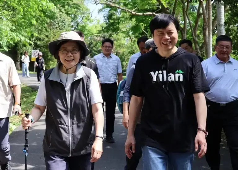 小英總統同遊仁山步道～縣長參選人林國漳化身導覽員力推「森林城鄉」願景